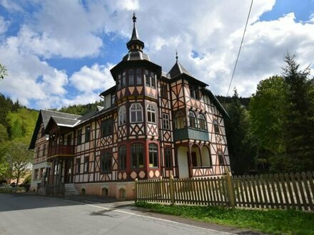 Perle im Thüringer Wald - ehemaliges Hotel mit Geschichte + MFH sucht neuen Eigentümer