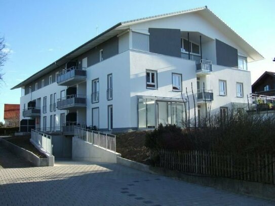 Sonnig, helle 3-Zi.-Seniorenwohnung incl. EBK, mit Terrasse, EG