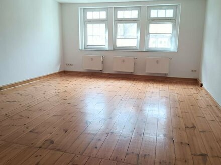 4 Raumwohnung mit Echtholz Dielung und Balkon