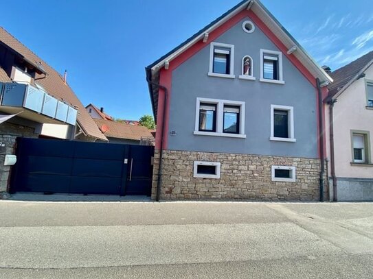 Kurzfristig bezugsfähig!! Einziehen + wohlfühlen - Haus mit Hoffläche und Nebengebäude in Leinach!