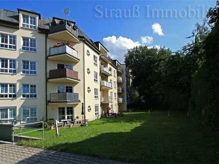 Schöne 2 Zimmer mit großem Balkon und neuem Laminat...