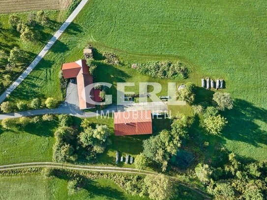 Ehemalige Hofstelle mit Nebengebäude und großzügigen Wald- & Wiesengrundstücken