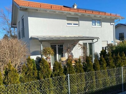 Ruhiges neuwertiges Einfamilienhaus mit moderner Einbauküche in Raubling/Kirchdorf