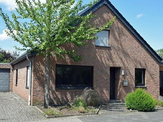 Freistehendes, kleines Wohnhaus für 1 oder 2 Personen mit Garage und Garten in Nettetal-Hinsbeck
