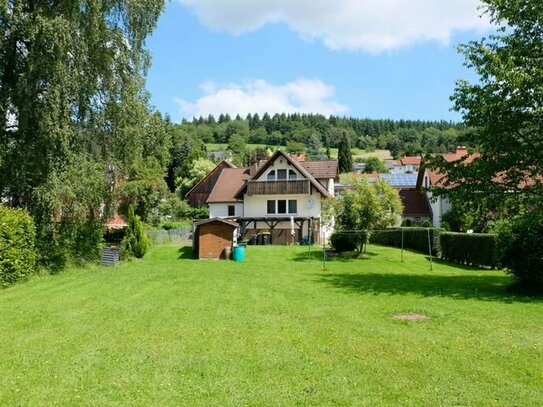 Zweifamilienhaus mit traumhaftem Garten in Kirchheim Frielingen !