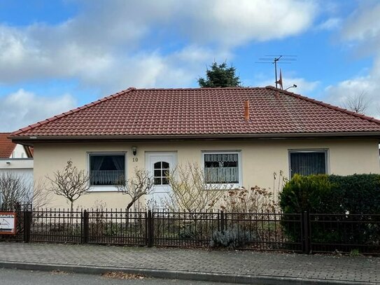 Einfamilienhaus mit Garage und überdachter Terrasse