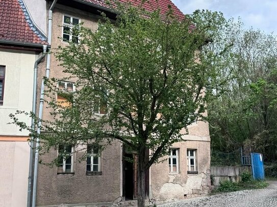 Mehrfamilienhaus im Saunierungsgebiet