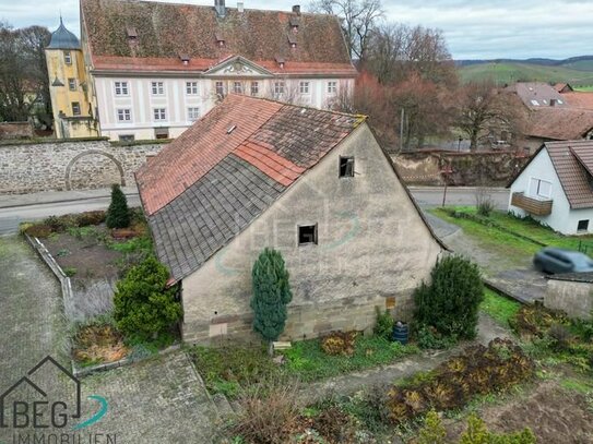 Grundstück mit Scheune am Renaissance-Schloss