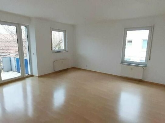 Sonnige 3-Zimmer-Wohnung mit Balkon und Tiefgaragenstellplatz