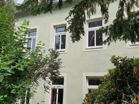 Mehrfamilienhaus in Kleinzschachwitz auf großem Grundstück mit vielfältiger individueller Nutzung ! TOP Angebot