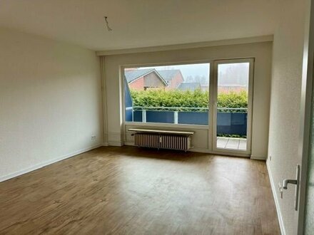 Helle, ruhige 2,5 Zimmer Wohnung im Hochparterre mit sonnigem Balkon in Norderstedt zu vermieten