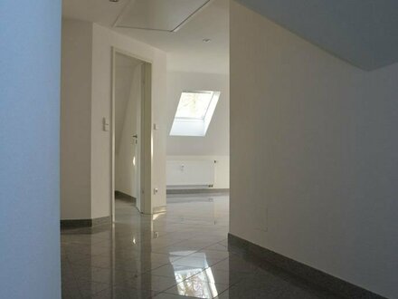 Lichtdurchflutete 4 Zimmer Wohnung mit gehobener Ausstattung in Rastatt, bezugsfrei