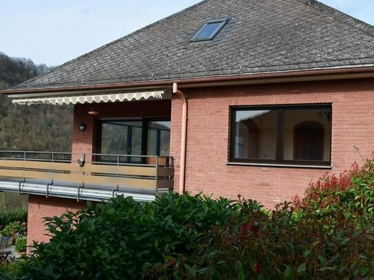 Wunderschönes Mehrfamilienhaus mit Balkon, Garten und herrlicher Aussicht in Bullay