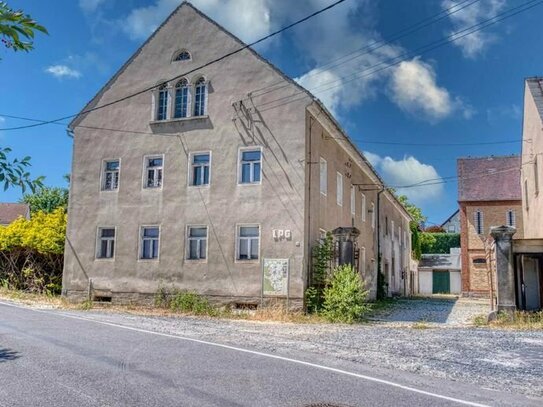 " Mehrfamilienhaus im Dreiseitenhof " ...