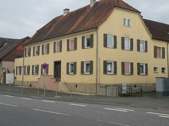 Teilgewerblich und wohnungswirtschaftlich nutzbar: Großer 4-Seit-Hof zentral in Niddatal-Ilbenstadt