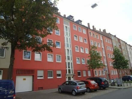 Selbstbezug oder Kapitalanlage - Zentrale und helle, renovierungsbedürftige 3 Zimmer-Wohnung im Nibelungenviertel mit B…