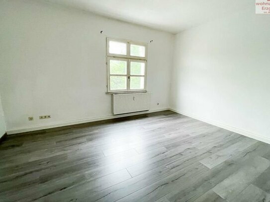 3-Raum-Wohnung in Schwarzenberg mit Einbauküche & neuen Fußböden