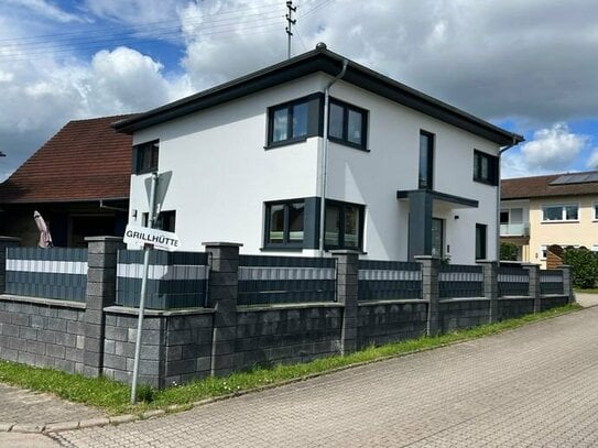 Neuwertiges und freistehendes Niedrigenergiehaus in zentraler Lage in Mauschbach bei Zweibrücken