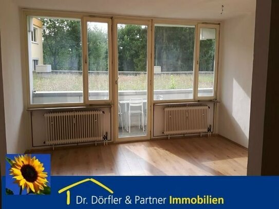 Fernwärme mit Wohnung - renovierte 2-Zimmerwohnung mit großem Westbalkon