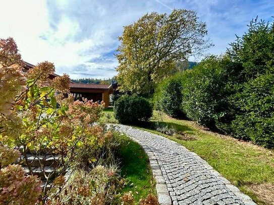 Aufwendig saniertes Einfamilienhaus mit sonnigem Garten in idealer Lage von Rottach-Egern