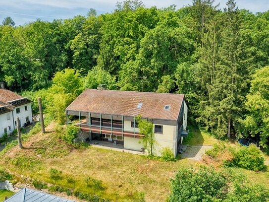 Wunderschönes Hanggrundstück mit gigantischer Aussicht und großem Bestandshaus.