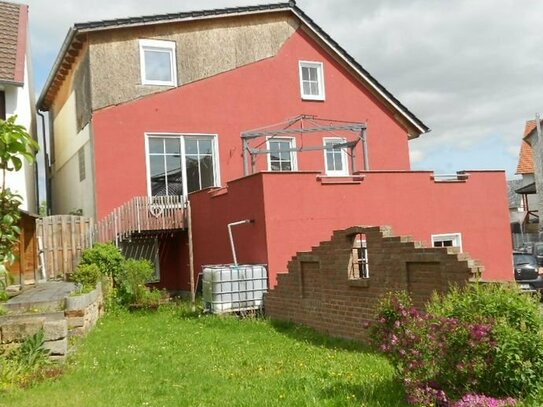 2 Familienhaus mit Dachterrasse, Doppelgarage und idyllischer Gartenanlage