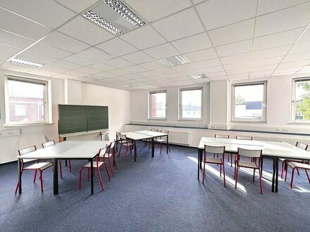 Attraktive Gewerberäume als Büro- oder Schulungsräume im 1. Obergeschoss in zentraler und belebter Lage von Bad Zwische…