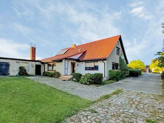 Renovierungsbedürftiges Einfamilienhaus mit ca. 4.000 m² Grundstück in Cammin bei Neubrandenburg