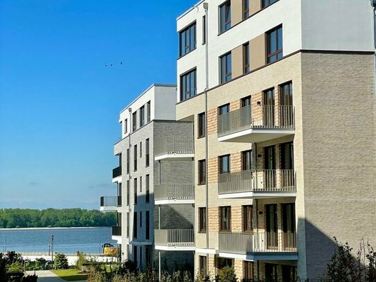 2 Balkone mit Elbblick in den Schulauer Hafenterrassen // Haus 3 // Fertigstellung / Erstbezug: Mai/Juni 2024