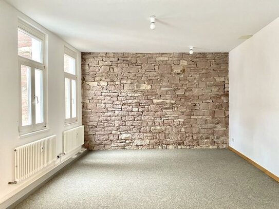 Schönes Büro in zentralem Altbau, teilmodernisiert!