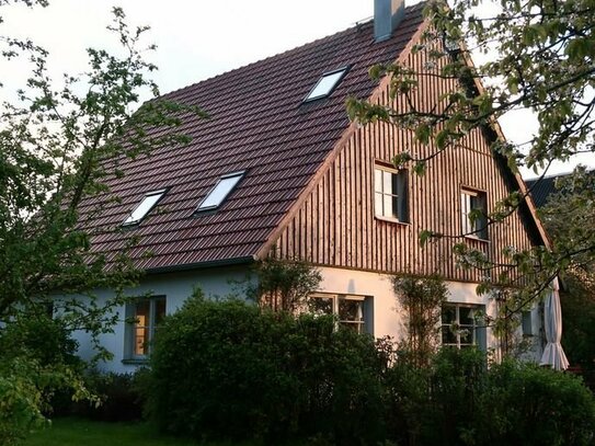 Großzügiges, hochwertig saniertes Haus mit großem Grundstück und Pferdestallungen in der Seenlandschaft