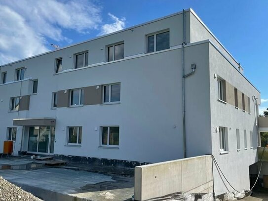 Neubau/Erstbezug: Hochwertige 4,5 Zimmer Wohnung mit Terrasse/Gartenanteil und Einbauküche in Salem