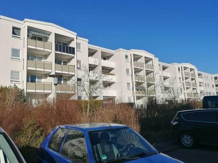 Planen Sie Ihren Umzug. Freie 1,5 Zimmer-Wohnung mit Terrasse und Gartenanteil