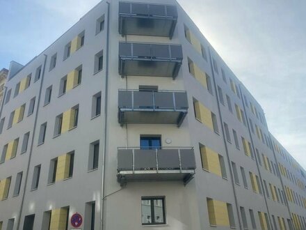 TRAUMWOHNUNG MIT AUFZUG, BALKON, 2 BÄDERN, EINBAUKÜCHE UND FUSSBODENHEIZUNG!