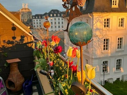 Schloss-Blick// 2 ZKB Wohnung mit Balkon, Einbauküche und Garage