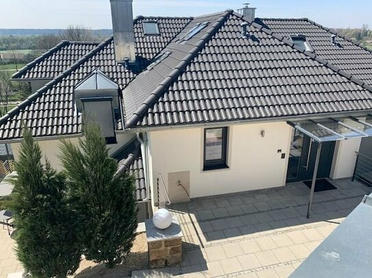 Luxus-Anwesen mit 3 Einheiten - auch als 1 Familienhaus nutzbar - Luft-Wärme-Hzg. mit Bergblick/Weitblick bei München i…