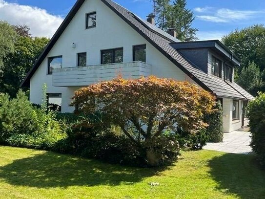 Doppelhaushälfte mit Terrasse und Balkon in herrlicher Lage von Nienstedten