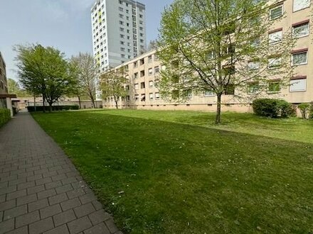 Wohnen im GRÜNEN, 5 Zimmerwohnung- ideal gelegene Wohnlage in Nürnberg-Neuselsbrunn