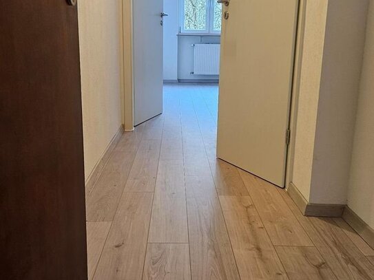 Uninahes vollrenoviertes Appartement in Dudweiler Süd