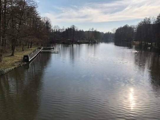 Grundstück am Wasser