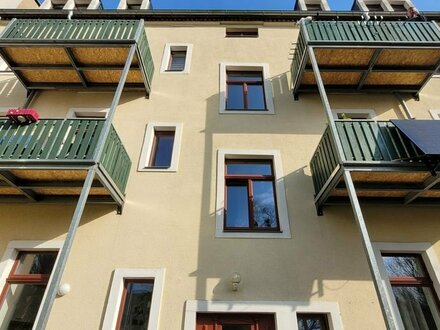 Dreiraumwohnung mit sehr großem Wohnzimmer und Balkon in Trachau