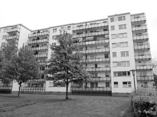 Wohnen mit Skylineblick: Gemütliche Wohnung mit Balkon und Einzelgarage!