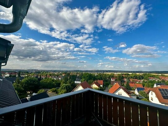 Traum vom Eigenheim verwirklichen: Charmante 3-Raum-Wohnung mit Balkon, Gartenteilfläche und eigener Garage in begehrte…