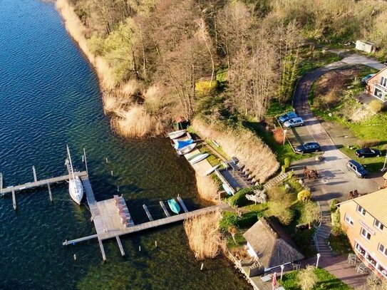 Unverbaubarer Blick auf den Ratzeburger See - Zweifamilienhaus mit Seezugang