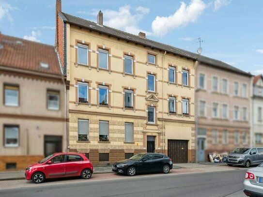 Gepflegtes Mehrfamilienhaus mit geschichtsträchtiger Hausfassade in Schöningen