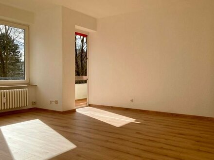 Reserviert: Erstbezug 3 Zimmer mit Balkon und Blick ins Grüne!