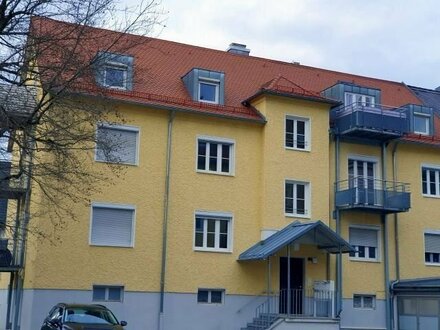 ! Charmante Altbauwohnung auf hohem Niveau ! 3-Zi.,WohnKü, Bad, Balkon, Stellplatz / Augsburg-Antonsviertel