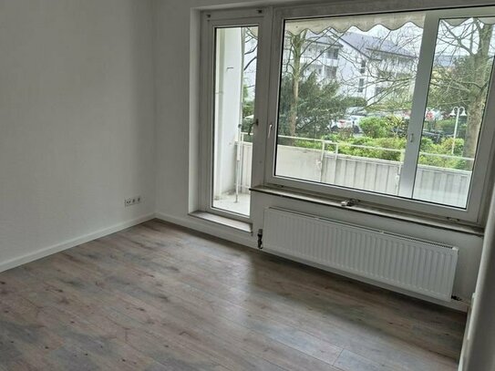 Schöne, frisch renovierte 2-Zimmer-Wohnung mit Balkon in Huchtingen