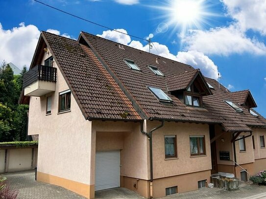 Zell-Weierbach; Gemütliche 2 Zi. Wohnung mit Balkon und Garage
