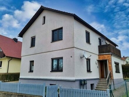 Gepflegtes, modernisiertes 2-Fam.-Wohnhaus mit Garten und Doppelgarage in ruhiger, sehr beliebter Siedlungslage!